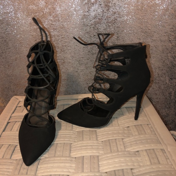 Black closed toe heels - Picture 5 of 6